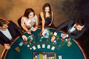 [图: bigstock-Poker-Players-Sitting-Around-A-...41_360.jpg]